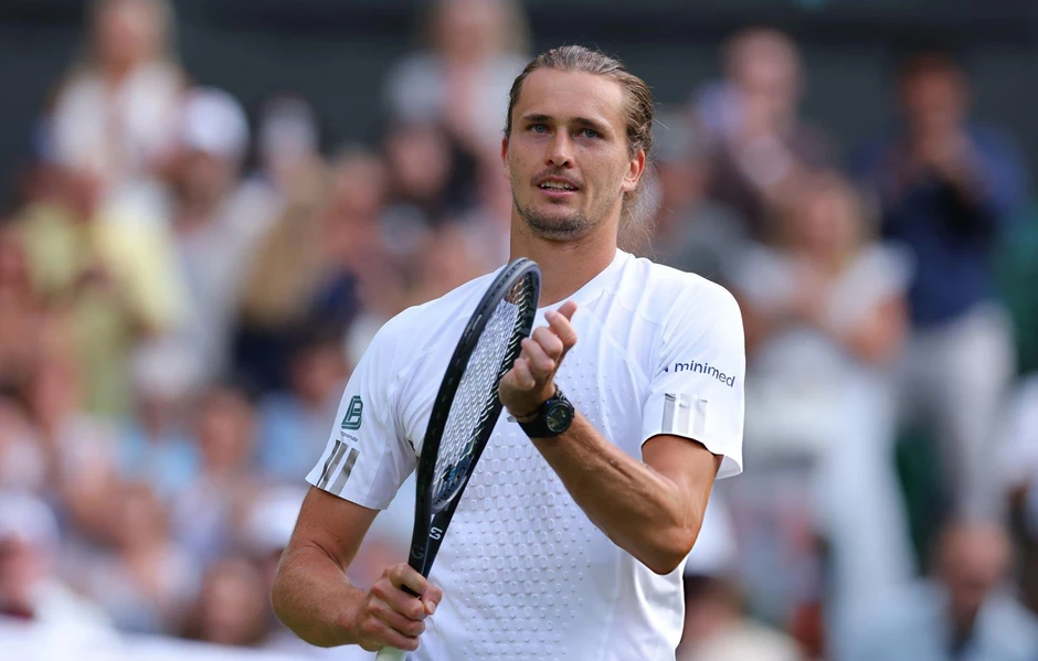 Zverev chật vật vượt cửa ải đầu tiên tại Wimbledon Zverev chật vật vượt cửa ải đầu tiên tại Wimbledon