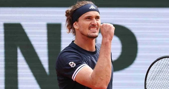 Zverev đe dọa vị trí của Alcaraz, Djokovic tụt xuống số 7 thế giới