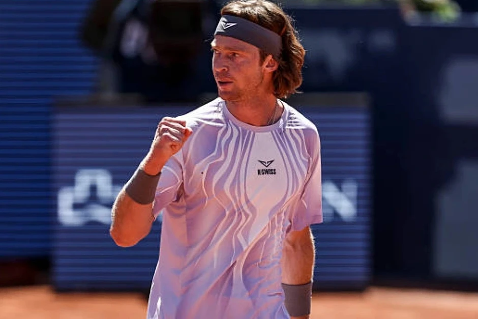 Zverev thất bại ở Munich Open, Rublev tiến vào chung kết Barcelona Open Zverev thất bại ở Munich Open, Rublev tiến vào chung kết Barcelona Open