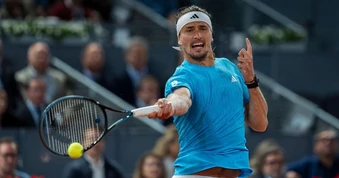 Zverev vào bán kết Madrid Open, cân bằng kỳ tích cùng Federer và Nadal