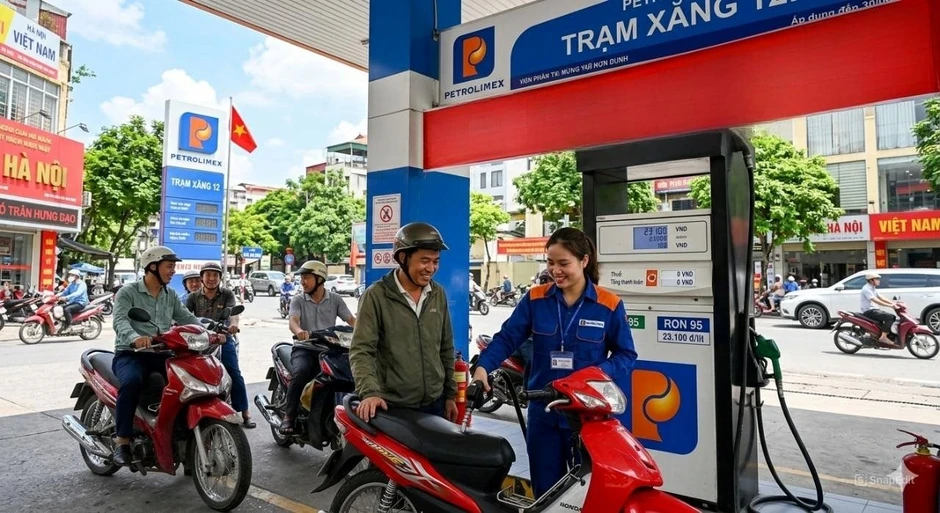 1 lít xăng tốn 1/3 thu nhập một ngày ở Lào, 1/5 ở Campuchia, Việt Nam thì sao?