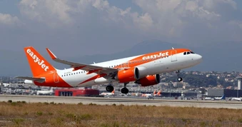 10 hành khách ẩu đả dữ dội, máy bay quay đầu khẩn cấp về Tây Ban Nha