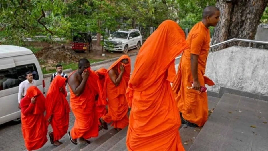22 nhà sư Sri Lanka bị cáo buộc vận chuyển 110 kg cần sa 22 nhà sư Sri Lanka bị cáo buộc vận chuyển 110 kg cần sa