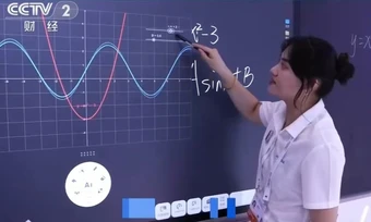 Bảng đen tích hợp trí tuệ nhân tạo (AI) của Trung Quốc gây bão mạng xã hội