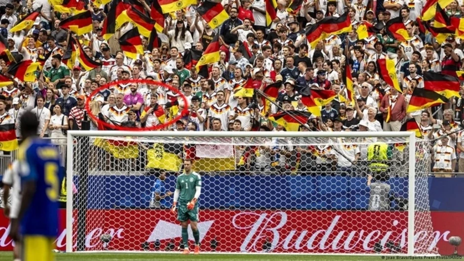 Báo Đức xác minh ảnh cổ động viên giống Hitler tại World Cup Báo Đức xác minh ảnh cổ động viên giống Hitler tại World Cup