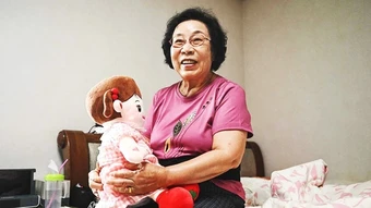 Búp bê AI đồng hành cùng người cao tuổi