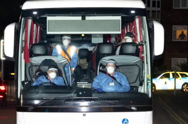 Cận cảnh hình ảnh "giải cứu" hành khách từ du thuyền bùng phát virus Hanta: Công tác bảo hộ nghiêm ngặt, phải cách ly 45 ngày Cận cảnh hình ảnh "giải cứu" hành khách từ du thuyền bùng phát virus Hanta: Công tác bảo hộ nghiêm ngặt, phải cách ly 45 ngày