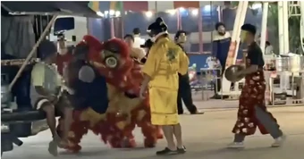 Cảnh sát Thái Lan cải trang thành đội múa lân để bắt kẻ gian