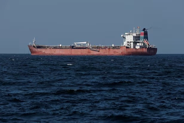 Chiêu lạ ở eo Hormuz: Khoảng 30 tàu "ngụy trang" thành tàu Trung Quốc để thoát hiểm Chiêu lạ ở eo Hormuz: Khoảng 30 tàu "ngụy trang" thành tàu Trung Quốc để thoát hiểm
