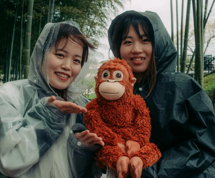 Chú khỉ bị mẹ bỏ rơi thành hiện tượng toàn cầu ở Nhật Bản Chú khỉ bị mẹ bỏ rơi thành hiện tượng toàn cầu ở Nhật Bản