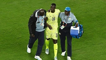 Chủ tịch Liên đoàn Bóng đá Senegal bị cáo buộc phỉ báng bác sĩ đội tuyển - Báo TinVina