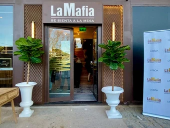 Chuỗi nhà hàng buộc phải đổi tên vì bị cho là ca ngợi mafia