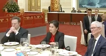 Chuyện về nữ tỉ phú Trung Quốc ngồi giữa Tim Cook và Elon Musk trong quốc yến