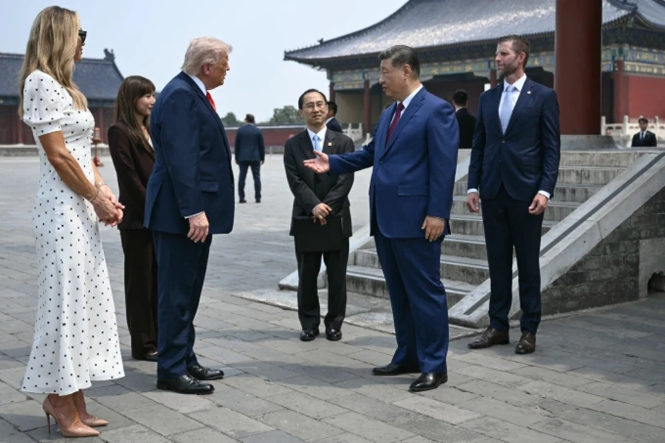 Con dâu ông Trump gây chú ý với trang phục sườn xám