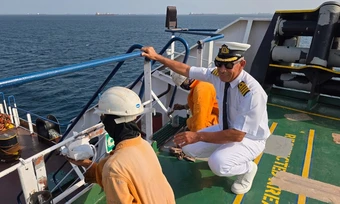Cuộc sống trên 'quả cầu lửa' gần eo biển Hormuz