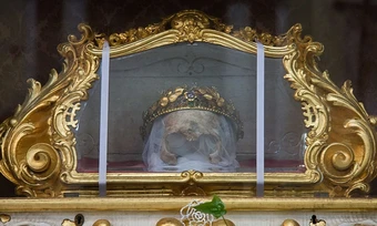 Czech truy tìm kẻ đánh cắp hộp sọ của thánh