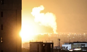 Đêm 'đặc quánh tiếng nổ' của người Tehran