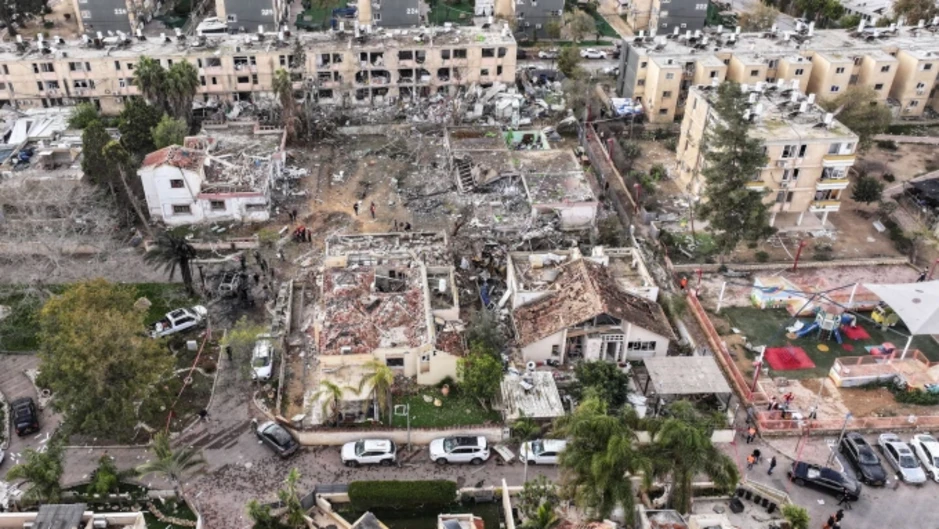 Đêm kinh hoàng ở miền nam Israel dưới mưa tên lửa Iran Đêm kinh hoàng ở miền nam Israel dưới mưa tên lửa Iran