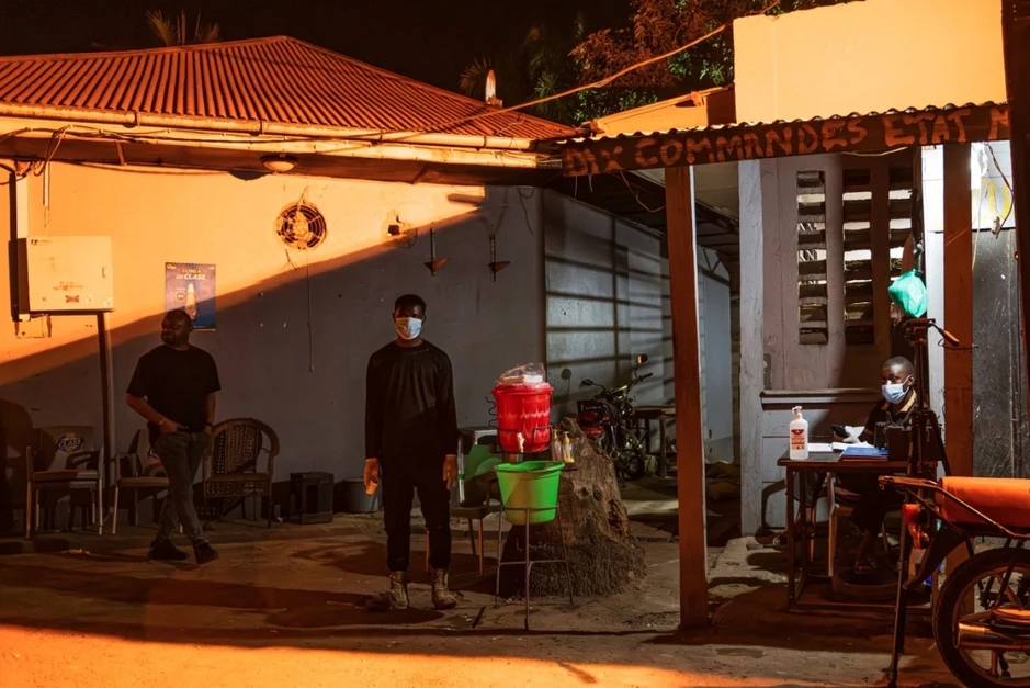 Dịch Ebola đang làm thay đổi cuộc sống về đêm tại CHDC Congo thế nào? Dịch Ebola đang làm thay đổi cuộc sống về đêm tại CHDC Congo thế nào?