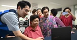 Hàn Quốc "xóa mù công nghệ" cho người cao tuổi
