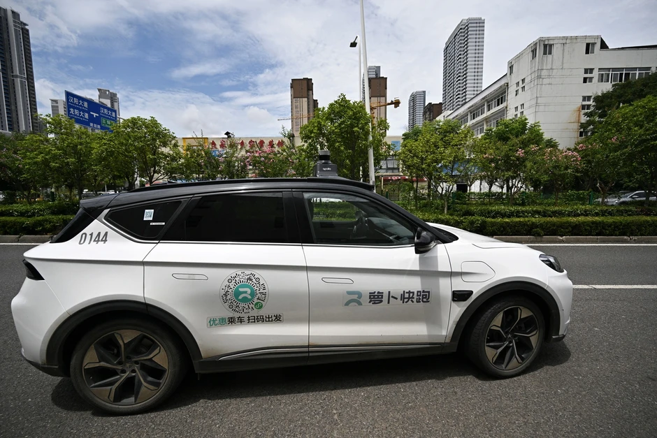 Hàng loạt taxi tự lái đột ngột dừng giữa xa lộ ở Trung Quốc Hàng loạt taxi tự lái đột ngột dừng giữa xa lộ ở Trung Quốc
