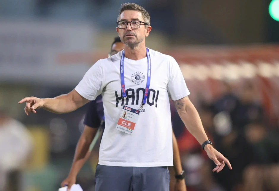 Harry Kewell khen nức nở tiền vệ đang trong 'tầm ngắm' của ông Kim Sang Sik Harry Kewell khen nức nở tiền vệ đang trong 'tầm ngắm' của ông Kim Sang Sik