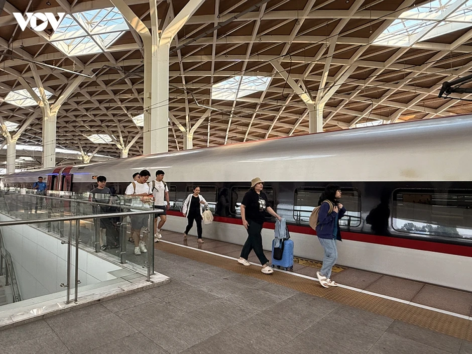 Hệ thống giao thông công cộng tốt thứ 9 ở châu Á, vì sao Jakarta vẫn tắc đường?
