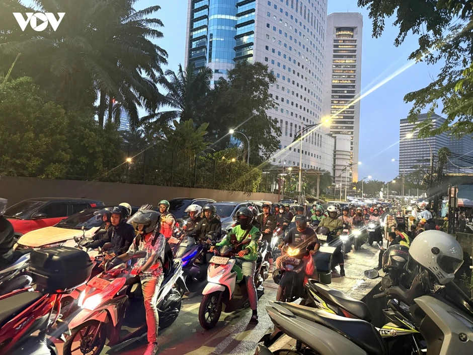 Hệ thống giao thông công cộng tốt thứ 9 ở châu Á, vì sao Jakarta vẫn tắc đường?