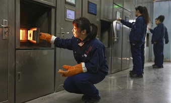 Hoa hồng lửa - Đội nhân viên hỏa táng toàn nữ duy nhất ở Trung Quốc