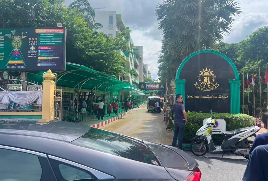 Học sinh xả súng trong trường học Thái Lan, hơn 10 người thương vong Học sinh xả súng trong trường học Thái Lan, hơn 10 người thương vong