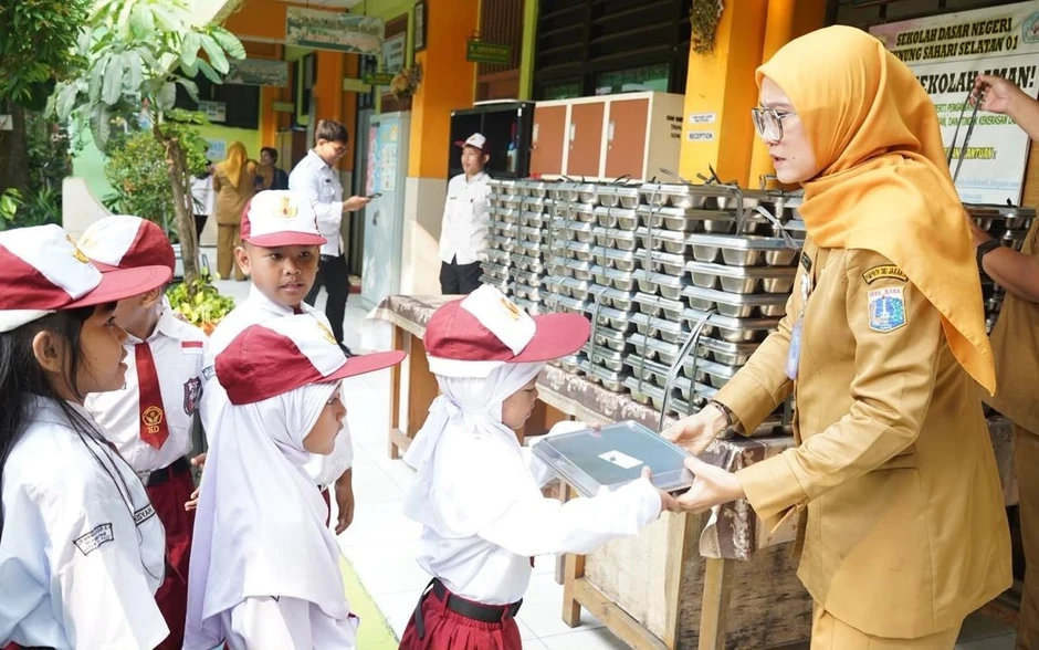 Indonesia ban hành 'Quy tắc 4 giờ' để ngăn ngừa ngộ độc bữa ăn học đường Indonesia ban hành 'Quy tắc 4 giờ' để ngăn ngừa ngộ độc bữa ăn học đường