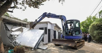 Indonesia giật sập dãy nhà tù được xây như "biệt thự sang trọng"