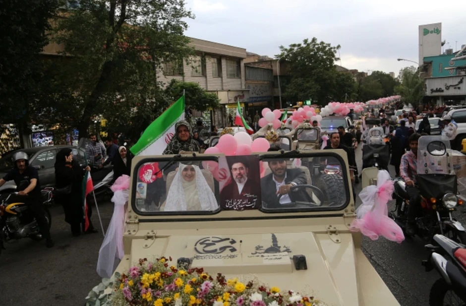 Iran làm đám cưới tập thể cho những cặp 'sẵn sàng xả thân' Iran làm đám cưới tập thể cho những cặp 'sẵn sàng xả thân'