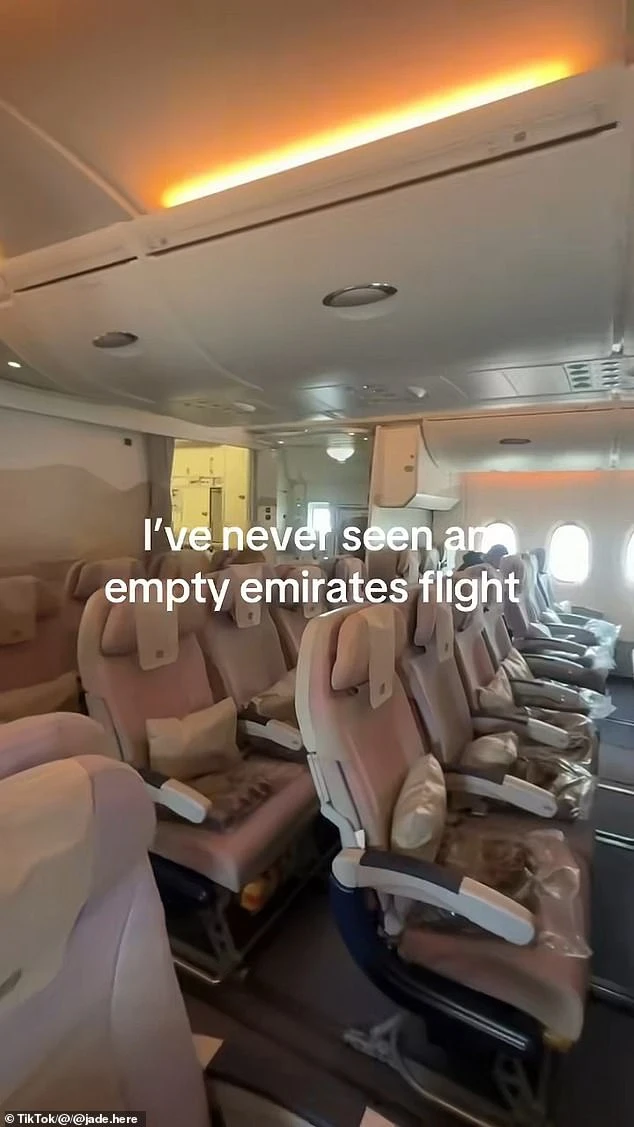 Không dễ tin đây là bức ảnh chụp được trong chuyến bay đến Dubai hiện tại Không dễ tin đây là bức ảnh chụp được trong chuyến bay đến Dubai hiện tại