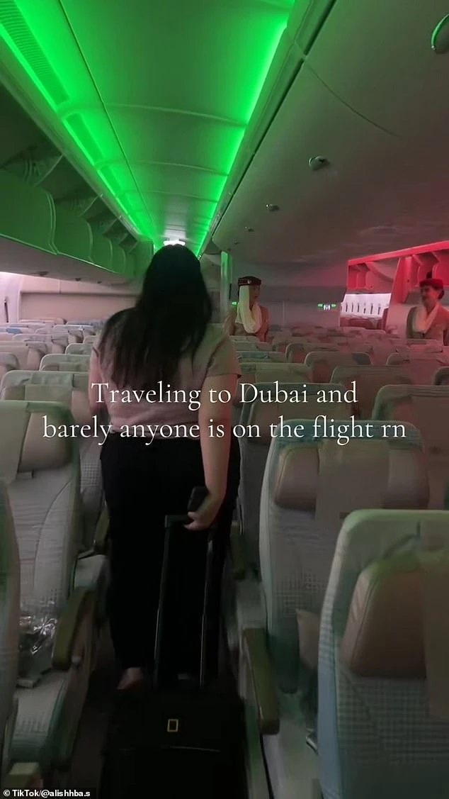 Không dễ tin đây là bức ảnh chụp được trong chuyến bay đến Dubai hiện tại Không dễ tin đây là bức ảnh chụp được trong chuyến bay đến Dubai hiện tại