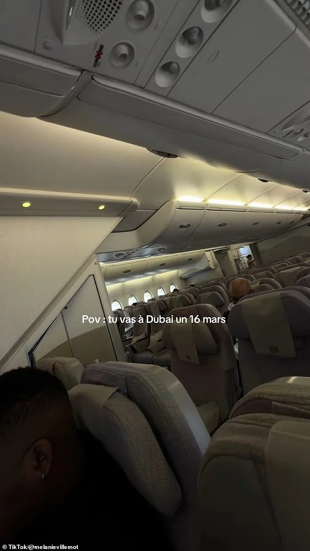 Không dễ tin đây là bức ảnh chụp được trong chuyến bay đến Dubai hiện tại Không dễ tin đây là bức ảnh chụp được trong chuyến bay đến Dubai hiện tại