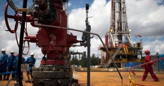 Mỹ nới lỏng trừng phạt Venezuela để kìm đà tăng giá dầu
