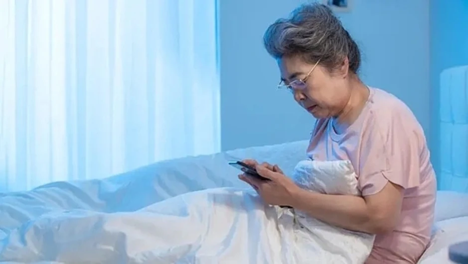Mẹ 70 tuổi nướng sạch tiền tiết kiệm của con cho thần tượng livestream
