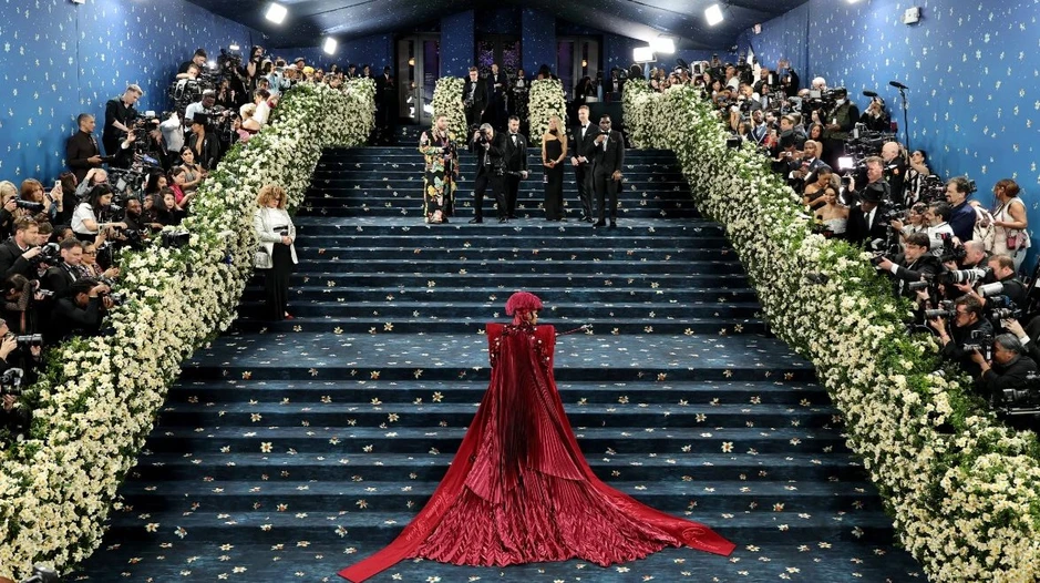 Met Gala và 'Nền kinh tế chú ý': Bữa tiệc vài tiếng tạo ra 1,4 tỷ USD giá trị truyền thông, kích hoạt cỗ máy kiếm tiền tỷ USD của giới xa xỉ Met Gala và 'Nền kinh tế chú ý': Bữa tiệc vài tiếng tạo ra 1,4 tỷ USD giá trị truyền thông, kích hoạt cỗ máy kiếm tiền tỷ USD của giới xa xỉ