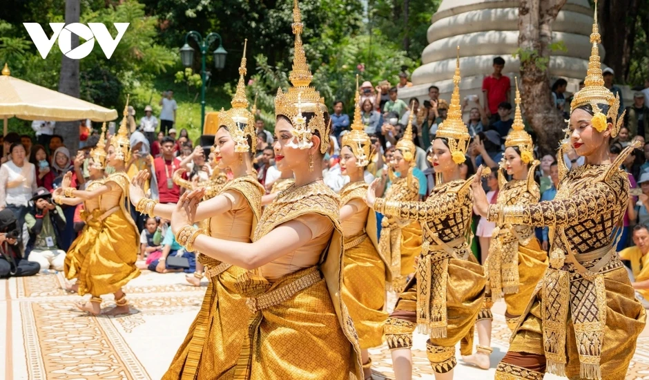 Người dân Campuchia tưng bừng đón Tết cổ truyền Chol Chnam Thmay 2026