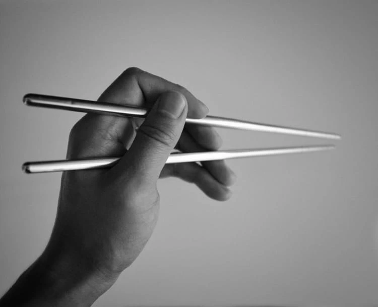 Người đàn ông sống tám năm với đũa kim loại dài 12cm mắc trong cổ họng Người đàn ông sống tám năm với đũa kim loại dài 12cm mắc trong cổ họng