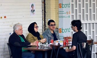 Người dân Tehran níu giữ bình yên giữa vòng vây bom đạn