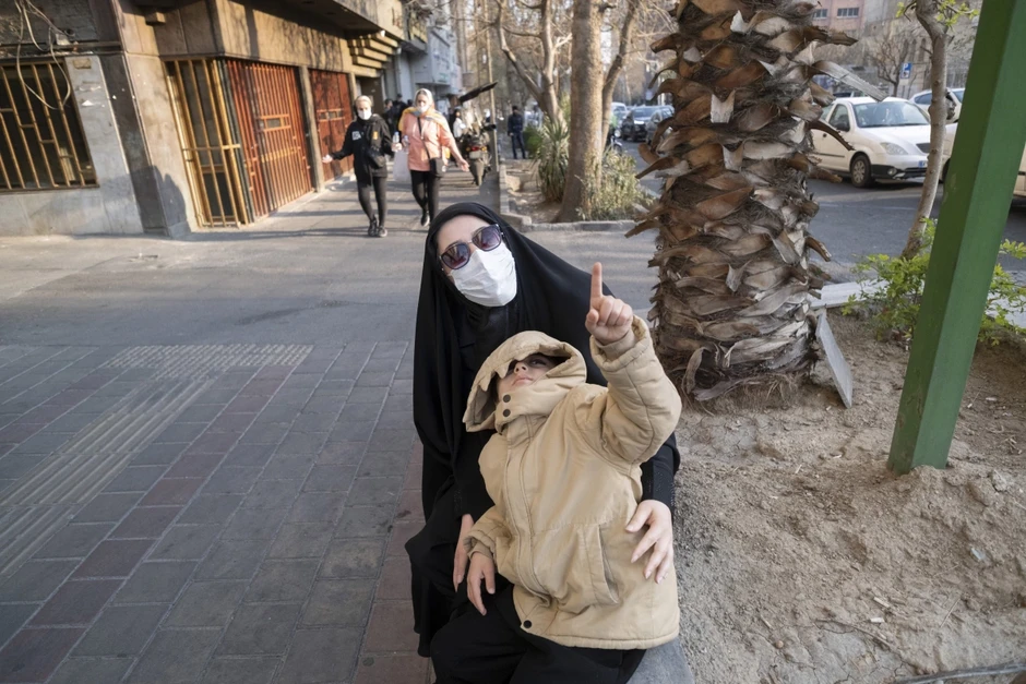 Người Iran đổ ra đường ủng hộ t&acirc;n L&atilde;nh tụ Tối cao