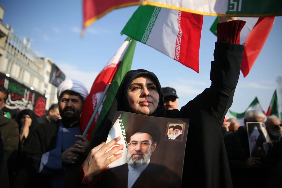 Người Iran đổ ra đường ủng hộ t&acirc;n L&atilde;nh tụ Tối cao