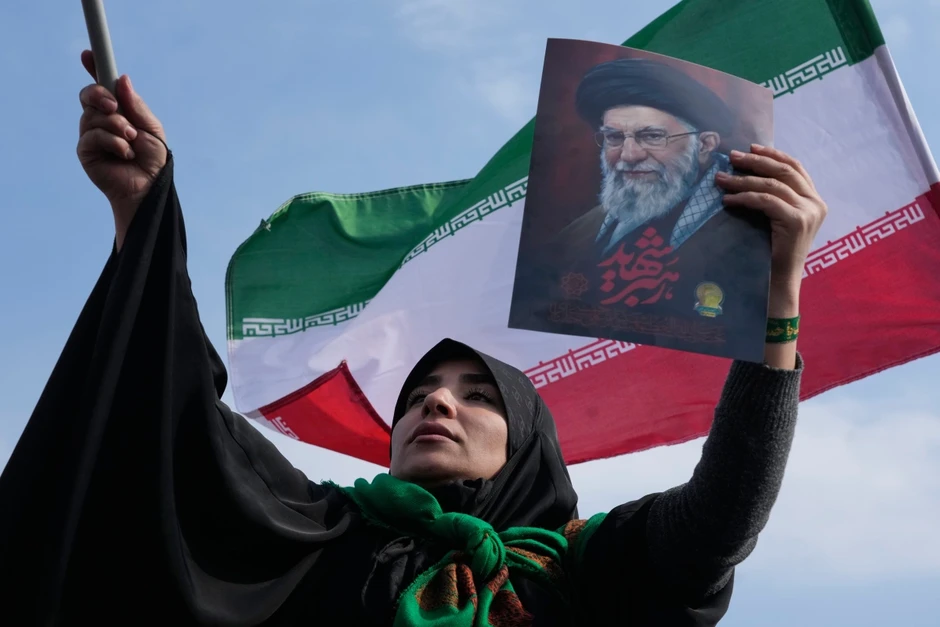 Người Iran đổ ra đường ủng hộ t&acirc;n L&atilde;nh tụ Tối cao