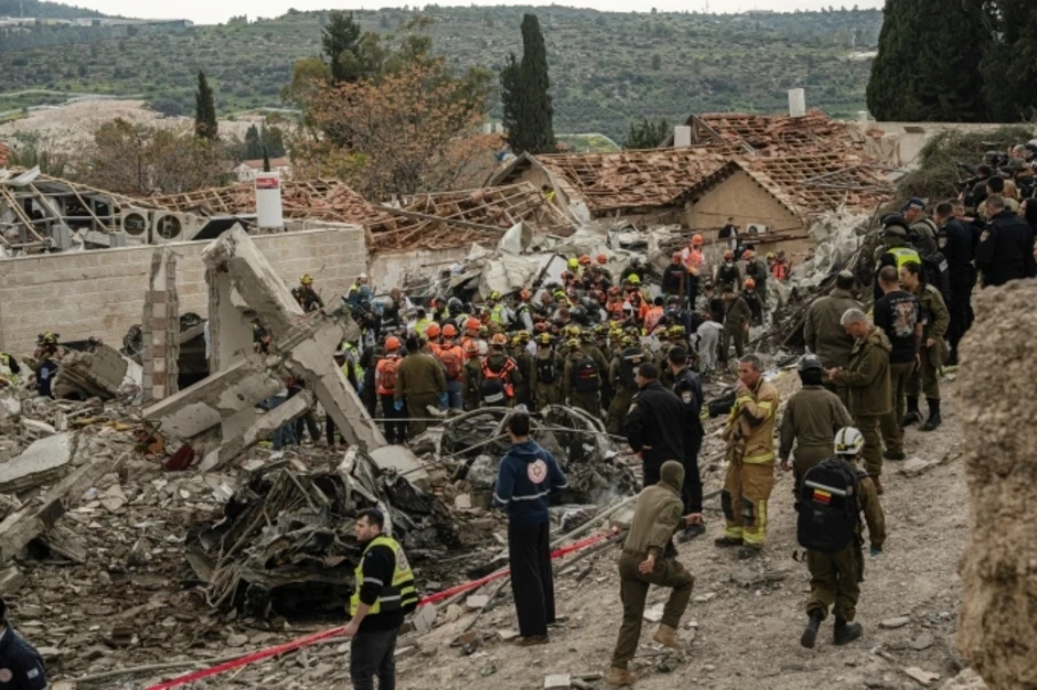Người Israel kể 'ngày kinh hoàng' khi tên lửa Iran giáng xuống Người Israel kể 'ngày kinh hoàng' khi tên lửa Iran giáng xuống