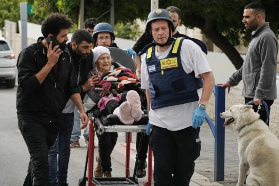 Người Israel kể 'ngày kinh hoàng' khi tên lửa Iran giáng xuống Người Israel kể 'ngày kinh hoàng' khi tên lửa Iran giáng xuống