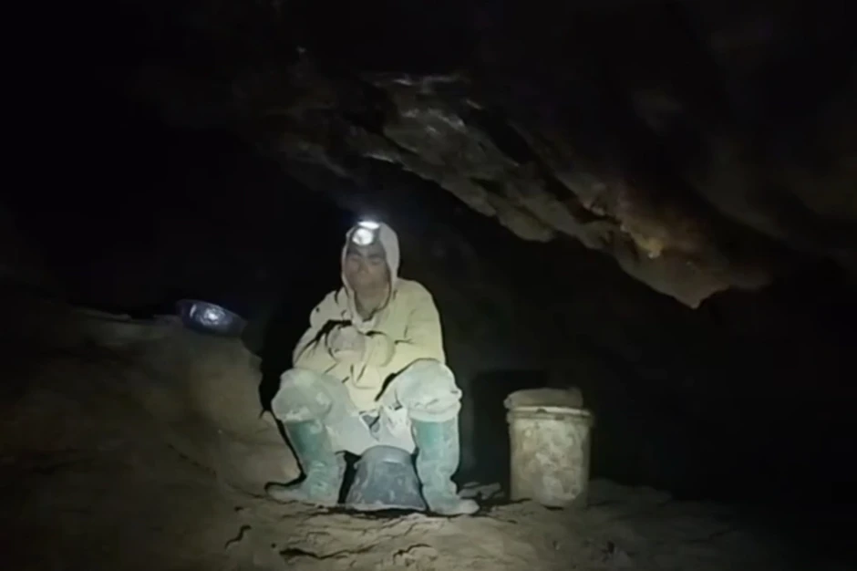 Người mắc kẹt kể 11 ngày cầm cự trong hang ngập nước ở Lào Người mắc kẹt kể 11 ngày cầm cự trong hang ngập nước ở Lào