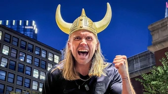 Người sáng tạo điệu chèo thuyền Viking gây bão ở World Cup