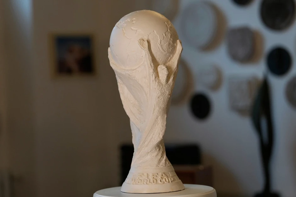 Người thiết kế chiếc cúp vô địch World Cup cách đây nửa thế kỷ - Báo TinVina